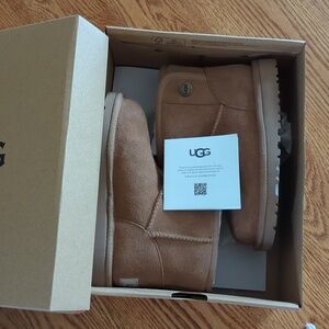 New UGG kids Jona boot
